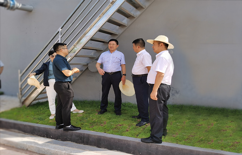 江西省生態(tài)環(huán)境廳副廳長級生態(tài)環(huán)境監(jiān)察專員、贛南專員辦主任喻子水一行蒞臨挺進環(huán)保和樂新村項目點視察調(diào)研