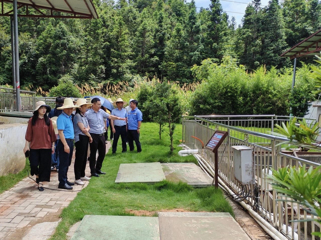 贛州市政協(xié)副主席藍文一行蒞臨挺進環(huán)保龍南、定南稀土尾水處理站考察調(diào)研